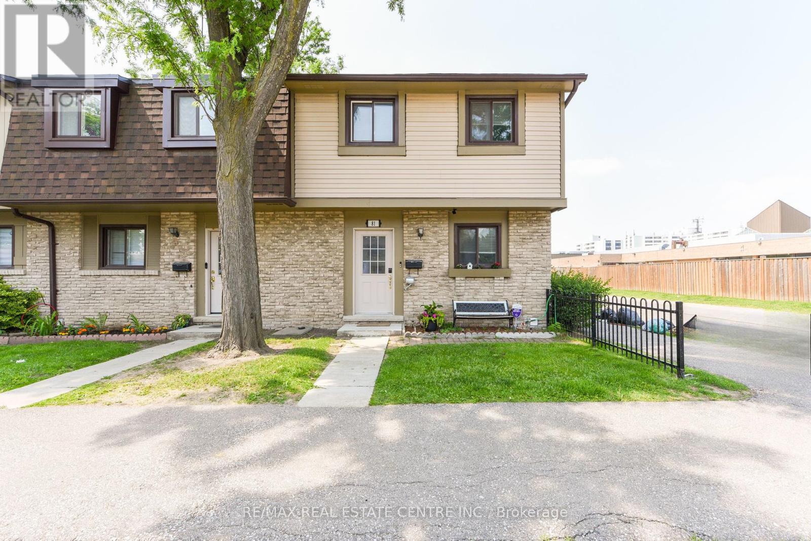 81 - 105 Hansen Road, Brampton, Ontario  L6V 3C9 - Photo 2 - W12216797