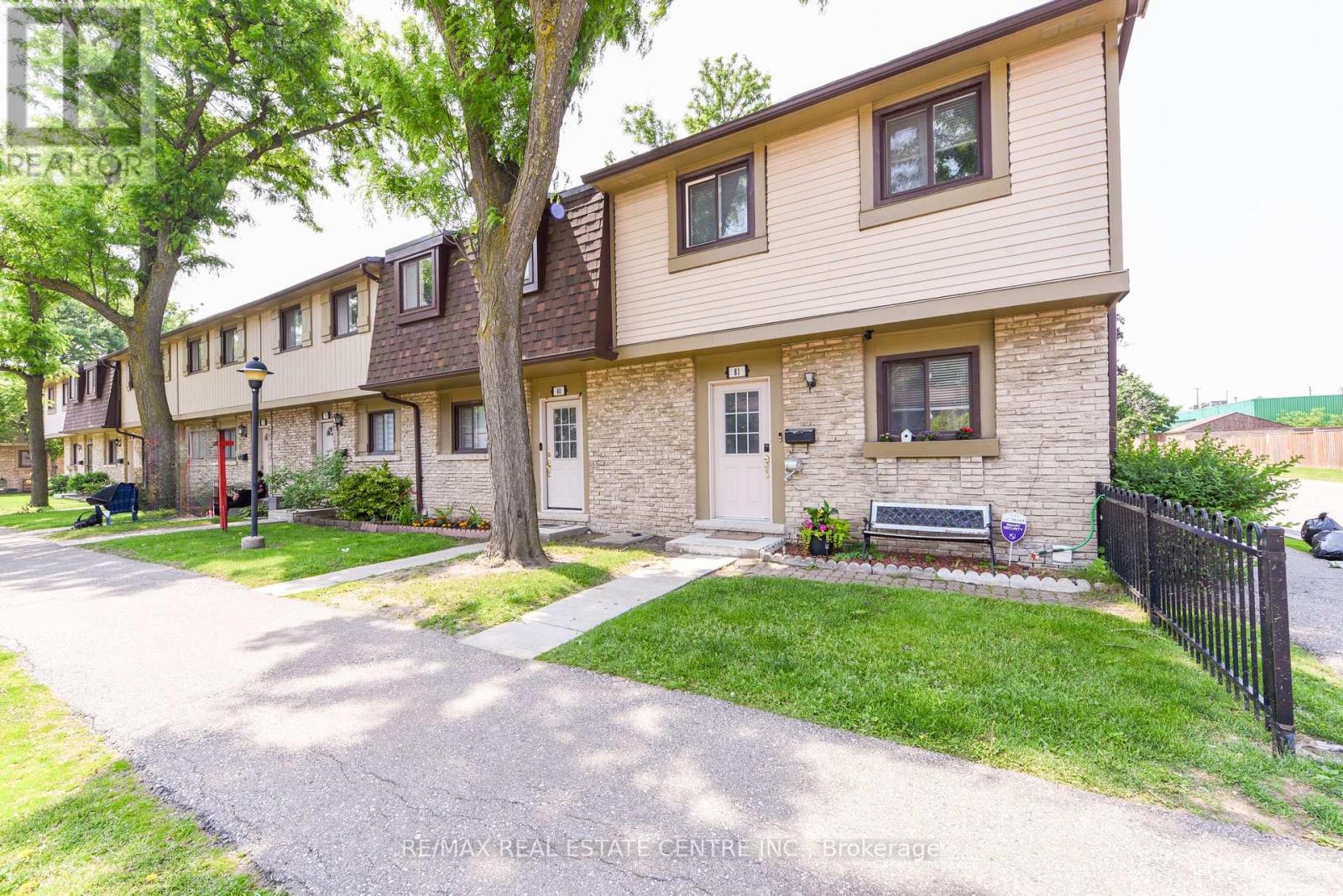 81 - 105 Hansen Road, Brampton, Ontario  L6V 3C9 - Photo 3 - W12216797