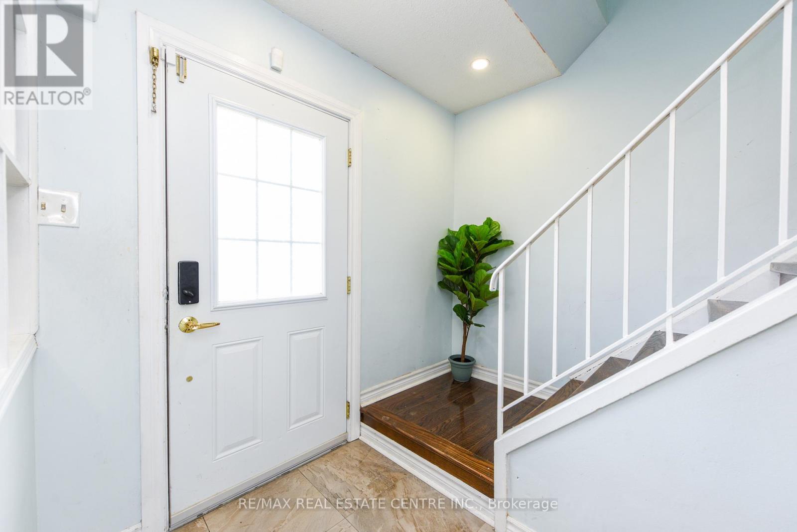 81 - 105 Hansen Road, Brampton, Ontario  L6V 3C9 - Photo 4 - W12216797