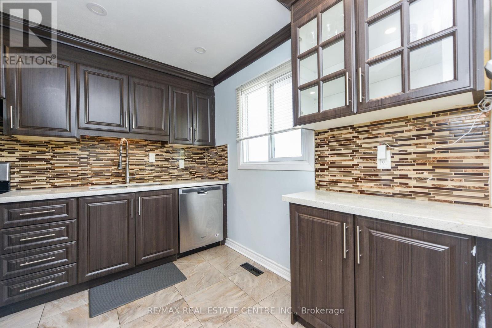 81 - 105 Hansen Road, Brampton, Ontario  L6V 3C9 - Photo 8 - W12216797