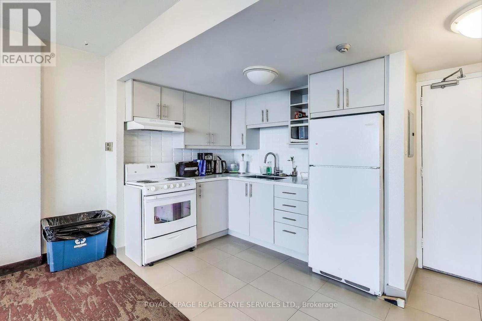 1008 - 44 Longbourne Drive, Toronto, Ontario  M9R 2M7 - Photo 31 - W12216800
