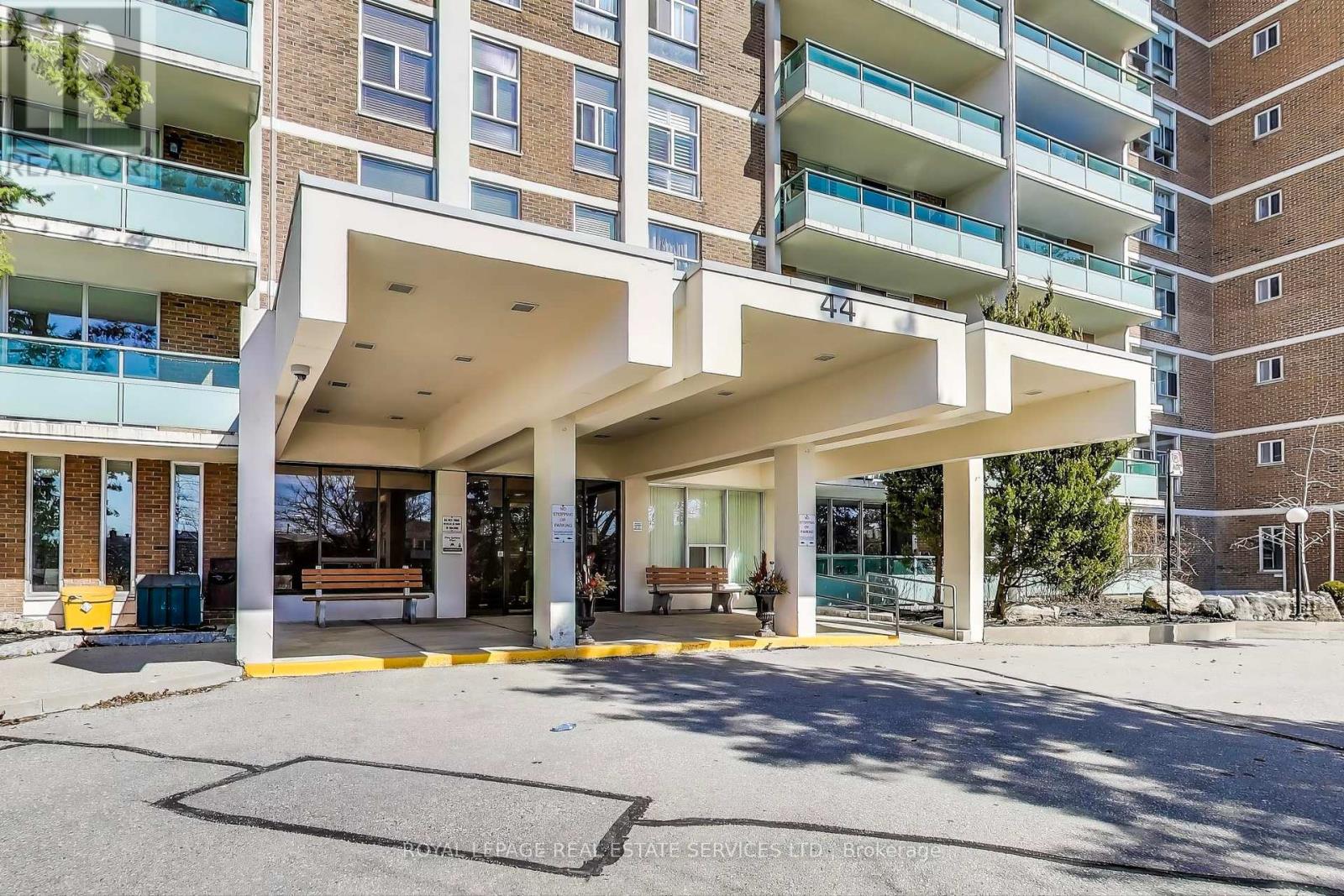 1008 - 44 Longbourne Drive, Toronto, Ontario  M9R 2M7 - Photo 4 - W12216800