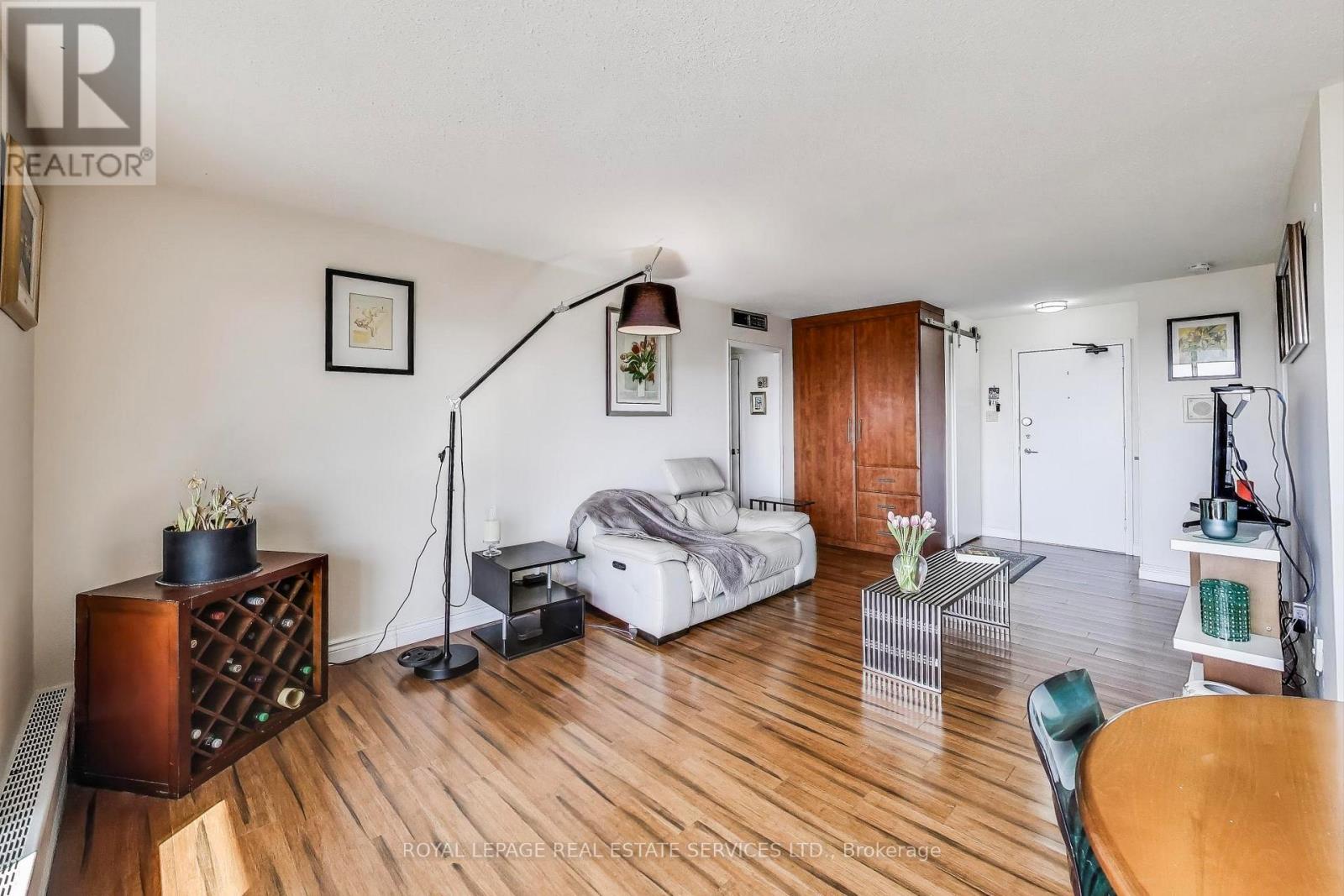 1008 - 44 Longbourne Drive, Toronto, Ontario  M9R 2M7 - Photo 8 - W12216800