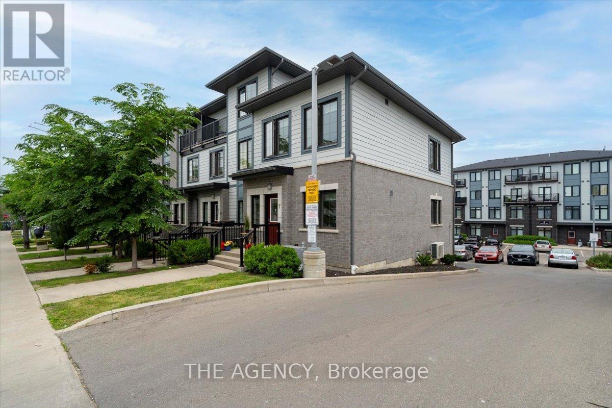 7 Forbes Avenue, Toronto (Keelesdale-Eglinton West), Ontario  M6M 0B5 - Photo 2 - W12216822