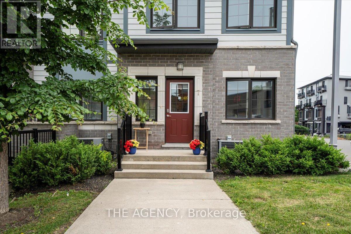 7 Forbes Avenue, Toronto (Keelesdale-Eglinton West), Ontario  M6M 0B5 - Photo 4 - W12216822