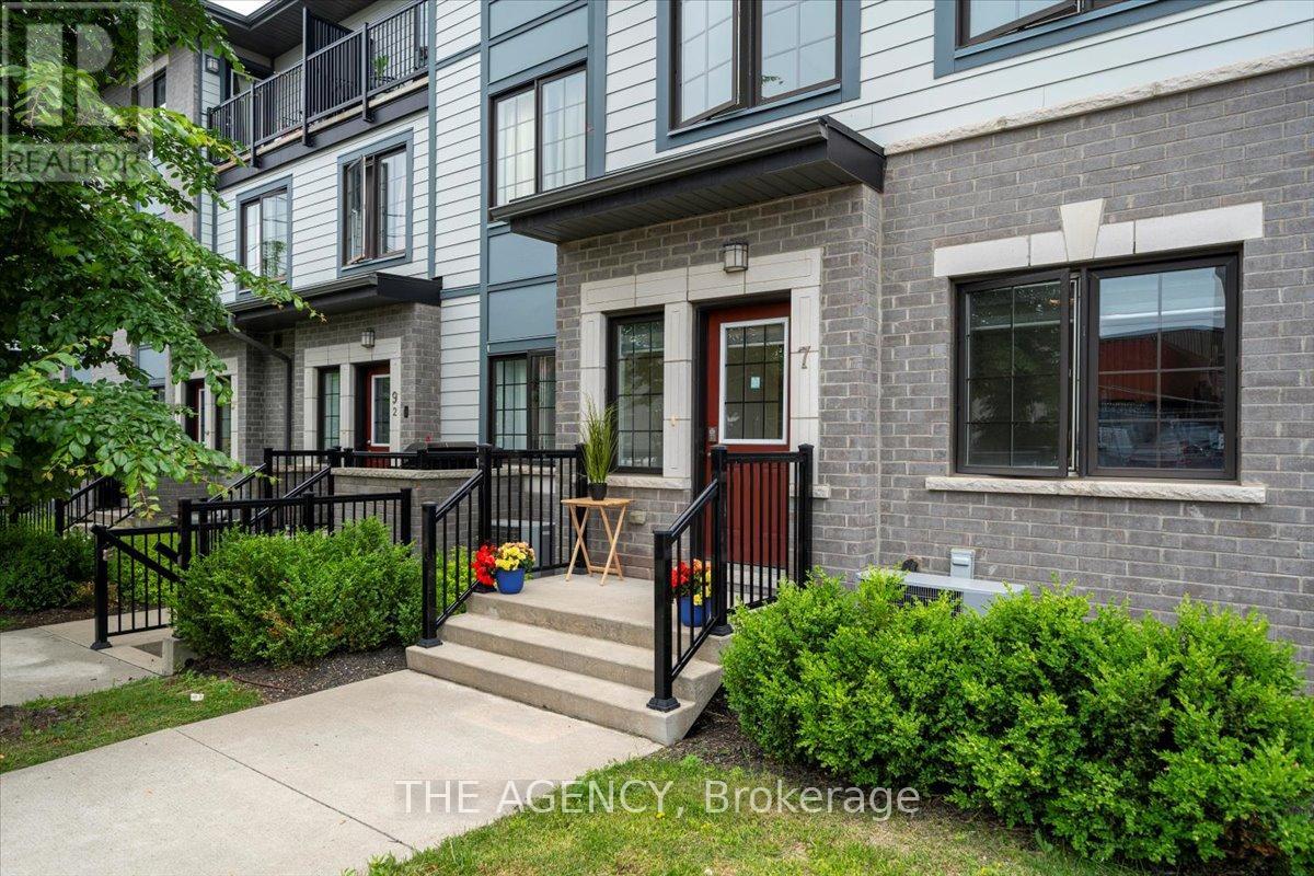 7 Forbes Avenue, Toronto (Keelesdale-Eglinton West), Ontario  M6M 0B5 - Photo 6 - W12216822