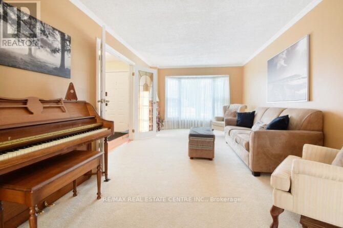 3018 Kilbride Court, Mississauga, Ontario  L5N 3C5 - Photo 4 - W12216828