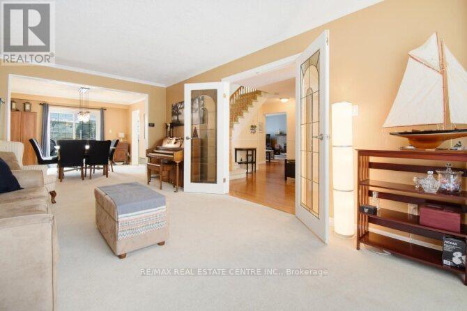 3018 Kilbride Court, Mississauga, Ontario  L5N 3C5 - Photo 5 - W12216828