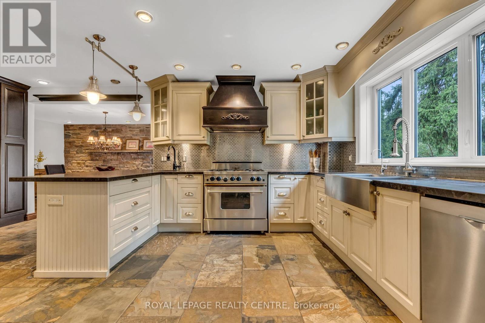 1593 Glenburnie Road, Mississauga, Ontario  L5G 3C9 - Photo 16 - W12216829