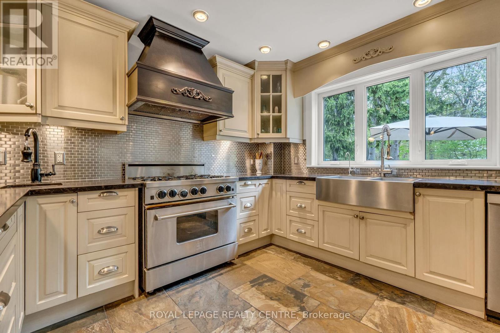 1593 Glenburnie Road, Mississauga, Ontario  L5G 3C9 - Photo 17 - W12216829