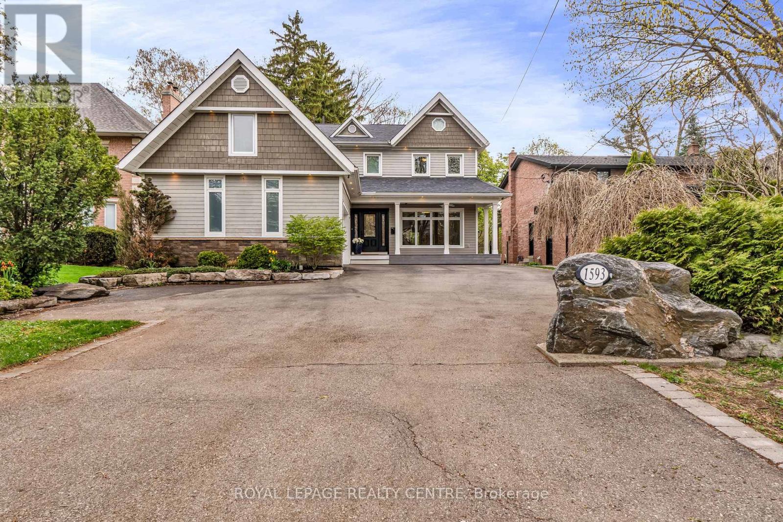 1593 Glenburnie Road, Mississauga, Ontario  L5G 3C9 - Photo 2 - W12216829