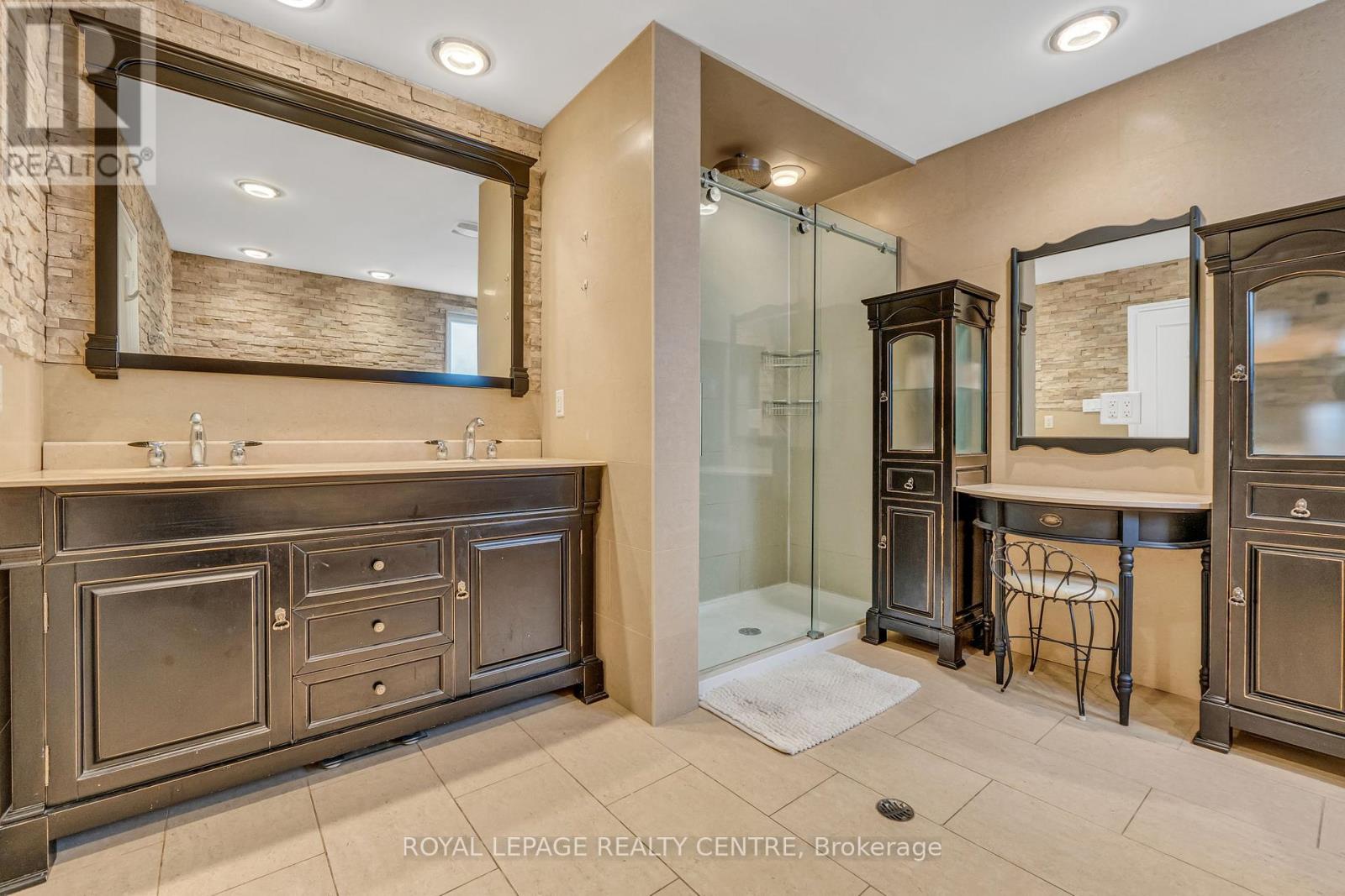 1593 Glenburnie Road, Mississauga, Ontario  L5G 3C9 - Photo 29 - W12216829