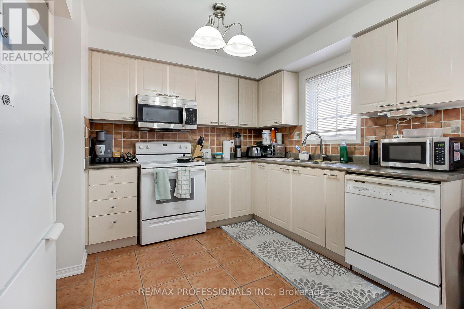 9 - 2320 Parkhaven Boulevard, Oakville, Ontario  L6H 7S2 - Photo 12 - W12216843