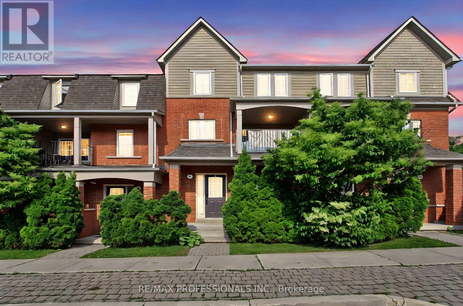 9 - 2320 Parkhaven Boulevard, Oakville, Ontario  L6H 7S2 - Photo 2 - W12216843