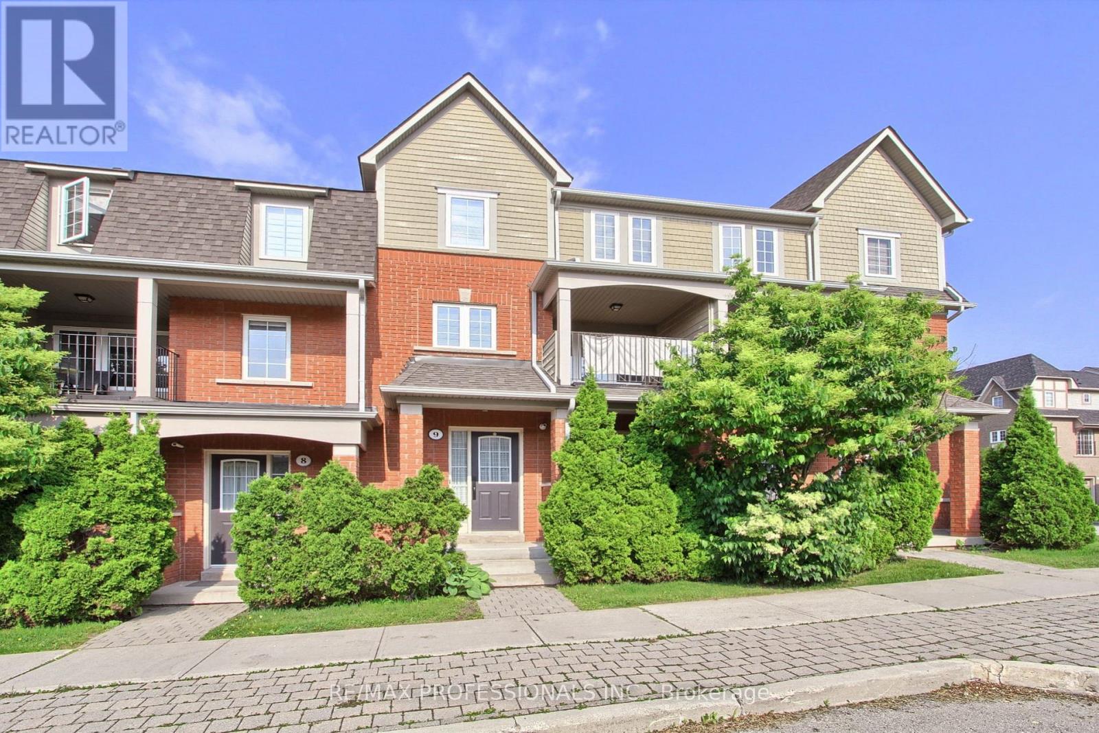 9 - 2320 Parkhaven Boulevard, Oakville, Ontario  L6H 7S2 - Photo 3 - W12216843