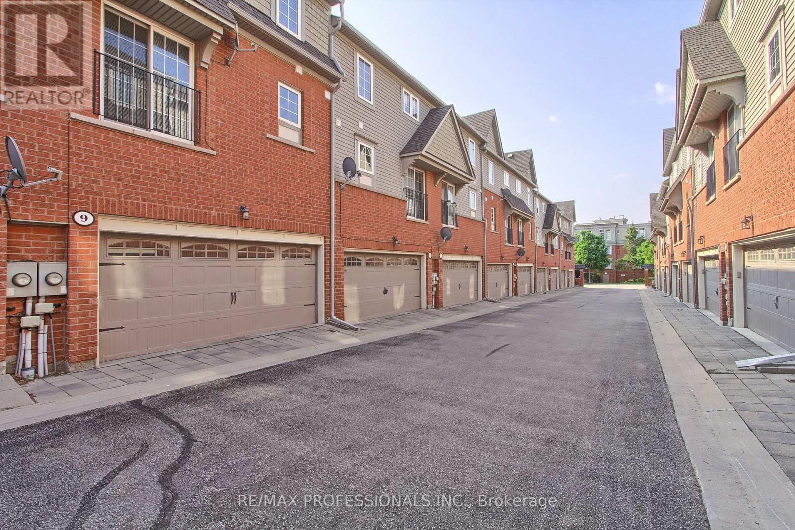 9 - 2320 Parkhaven Boulevard, Oakville, Ontario  L6H 7S2 - Photo 32 - W12216843