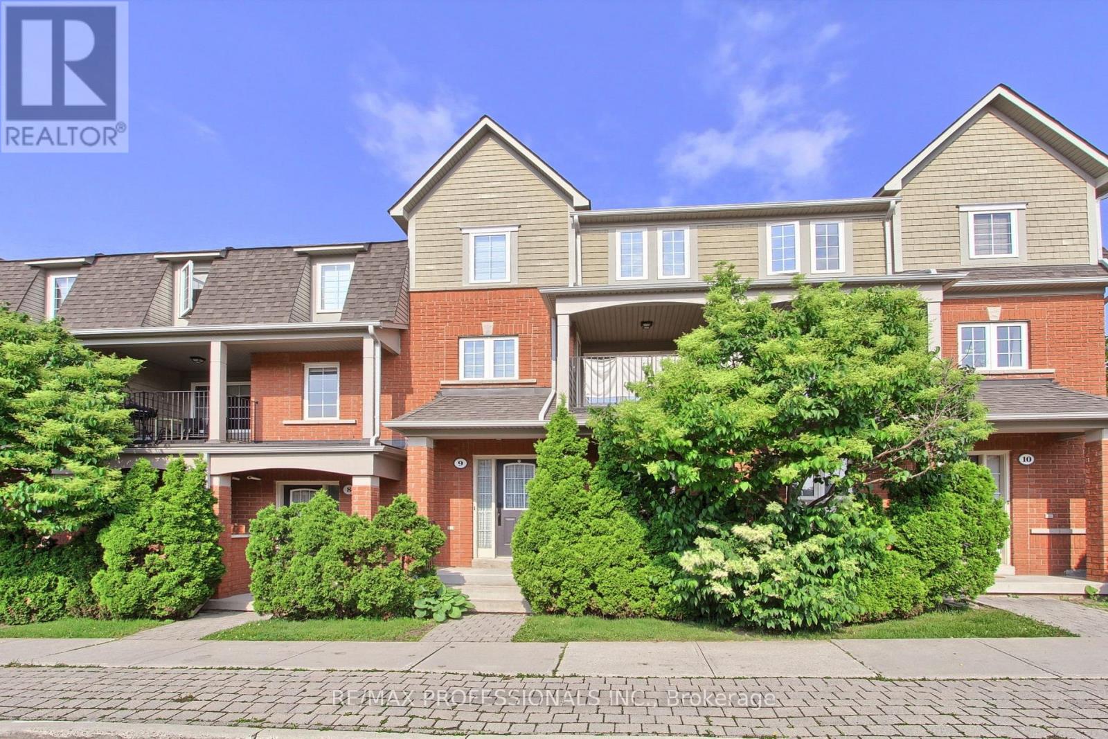 9 - 2320 Parkhaven Boulevard, Oakville, Ontario  L6H 7S2 - Photo 4 - W12216843