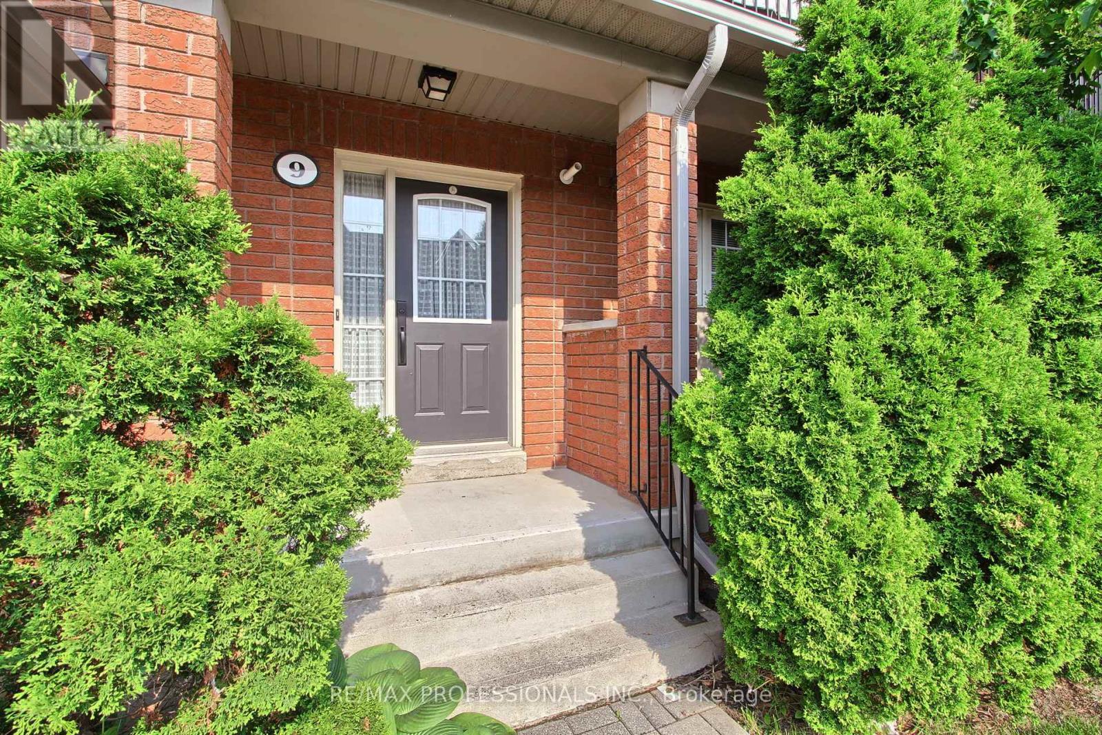 9 - 2320 Parkhaven Boulevard, Oakville, Ontario  L6H 7S2 - Photo 6 - W12216843