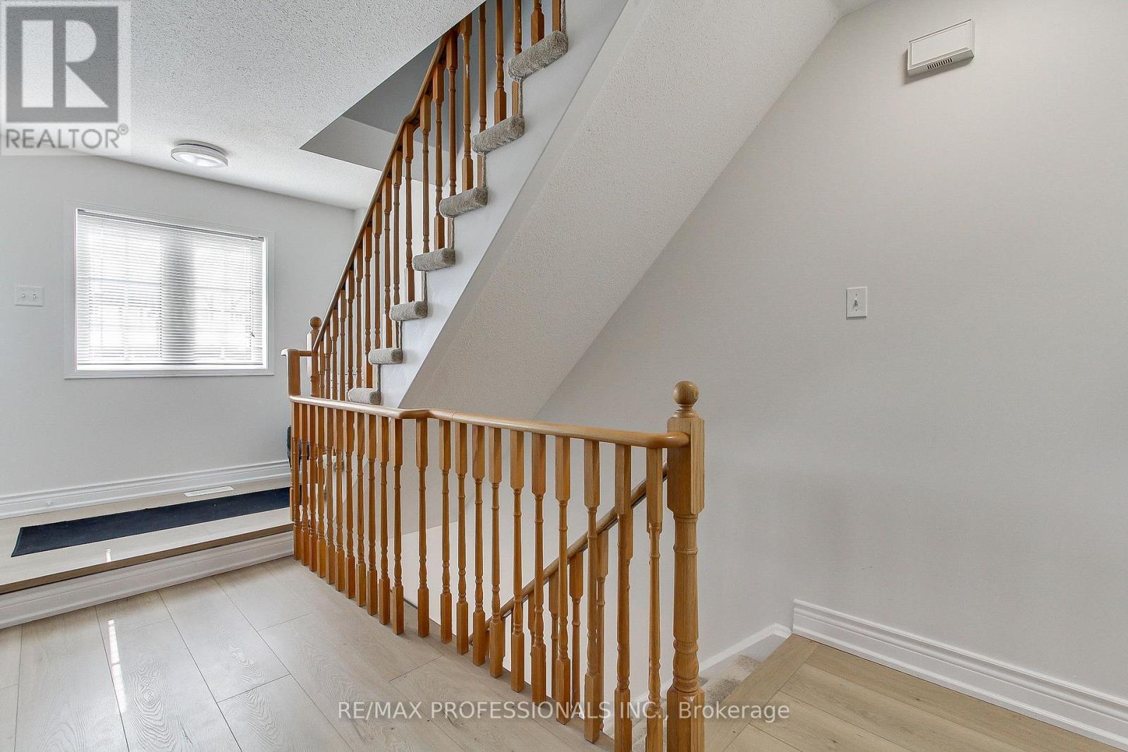 9 - 2320 Parkhaven Boulevard, Oakville, Ontario  L6H 7S2 - Photo 9 - W12216843
