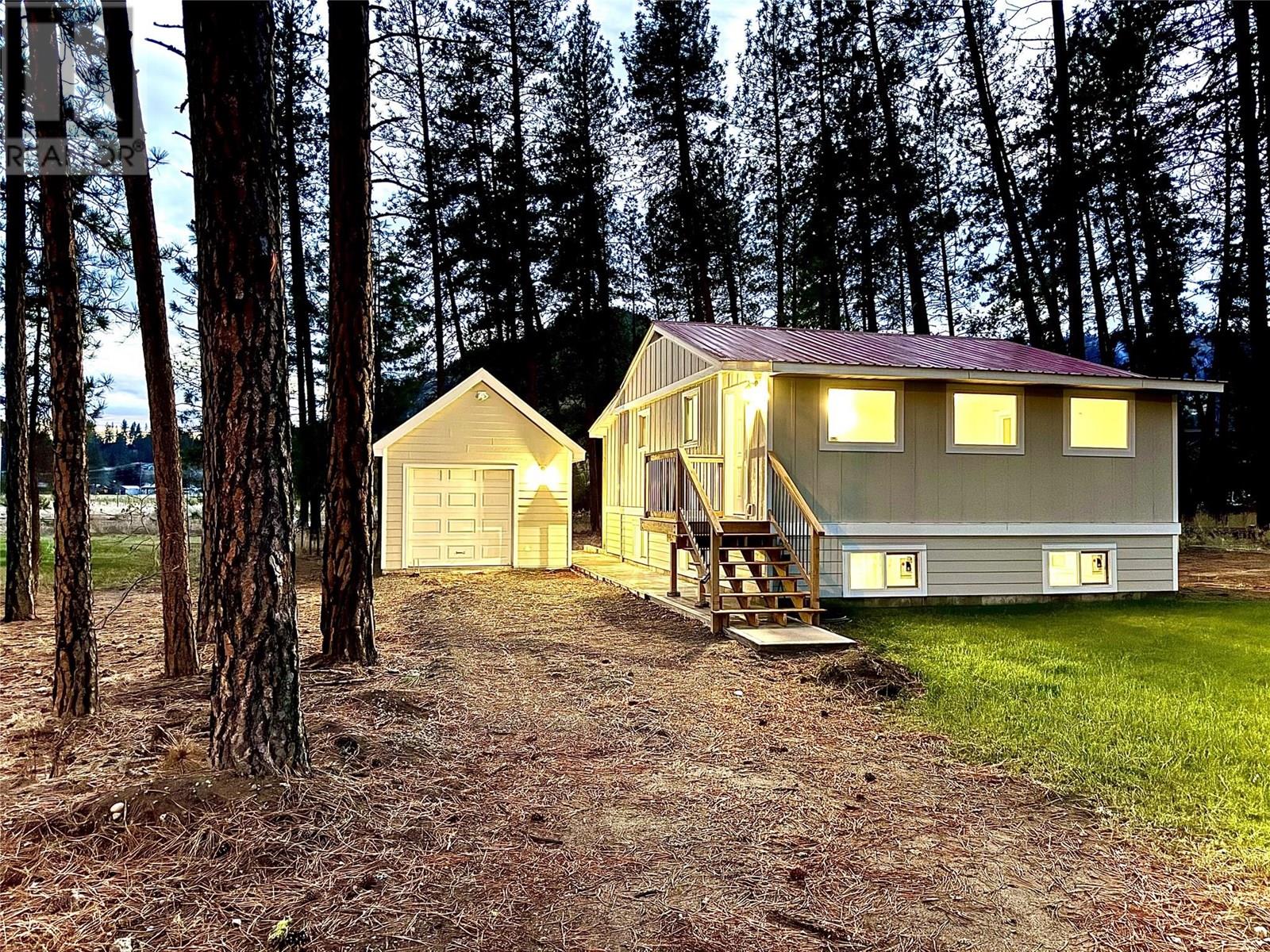 8127 Donaldson Drive, Grand Forks, British Columbia
