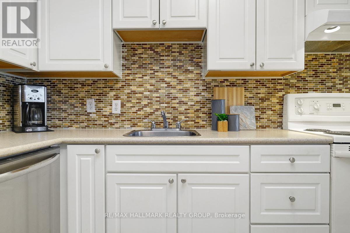 1005 - 158a Mcarthur Avenue, Ottawa, Ontario  K1L 8E7 - Photo 17 - X12216102