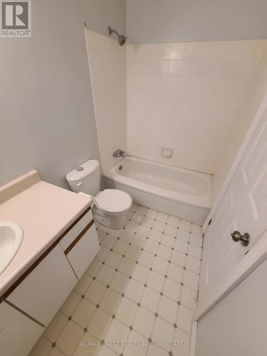 404 - 550 Talbot Place N, Gananoque, Ontario  K7R 3C6 - Photo 14 - X12217119