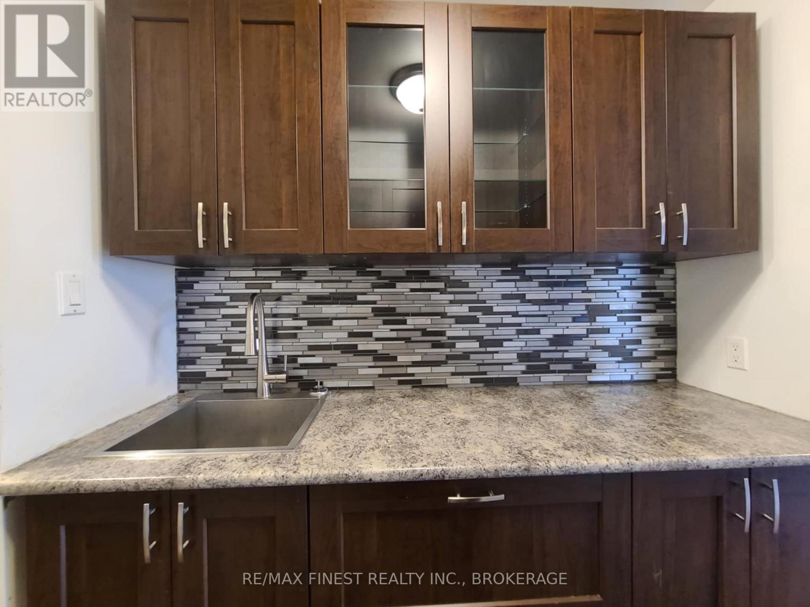 404 - 550 Talbot Place N, Gananoque, Ontario  K7R 3C6 - Photo 4 - X12217119