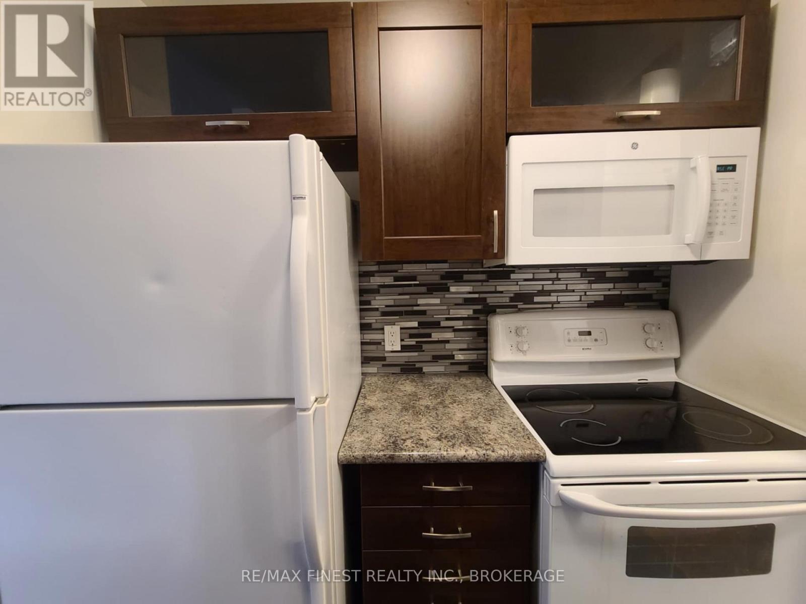 404 - 550 Talbot Place N, Gananoque, Ontario  K7R 3C6 - Photo 5 - X12217119
