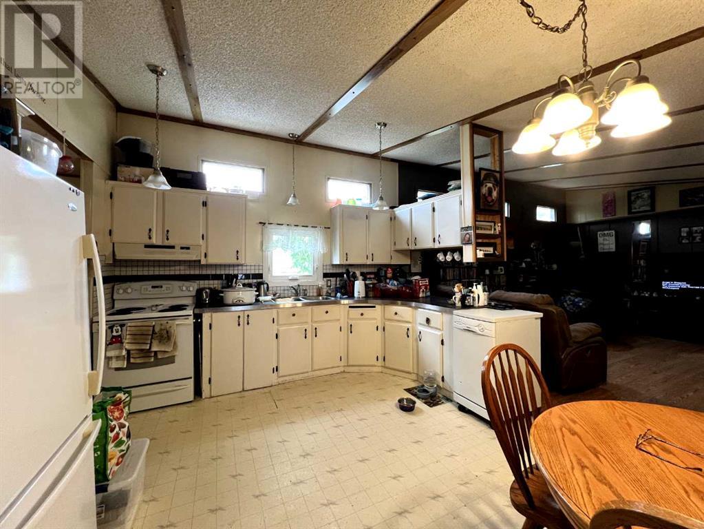 233 Percy Street, Bittern Lake, Alberta  T0C 0L0 - Photo 2 - A2227424