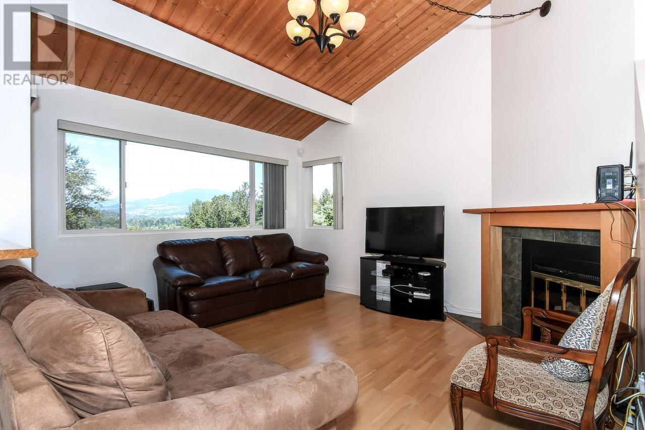 1525 Elinor Crescent, Port Coquitlam, British Columbia  V3C 2Y3 - Photo 3 - R3014886