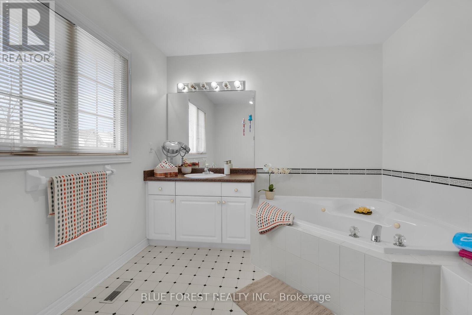 3 - 410 Ambleside Drive, London North (North A), Ontario  N6G 4Y3 - Photo 12 - X12217100