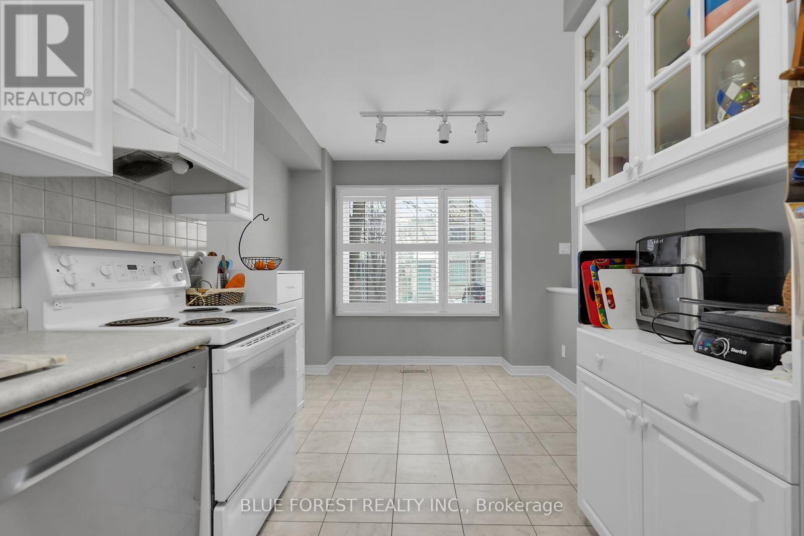 3 - 410 Ambleside Drive, London North (North A), Ontario  N6G 4Y3 - Photo 7 - X12217100