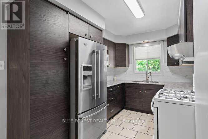 112 Elgin Avenue, Southwest Middlesex (Glencoe), Ontario  N0L 1M0 - Photo 13 - X12217149