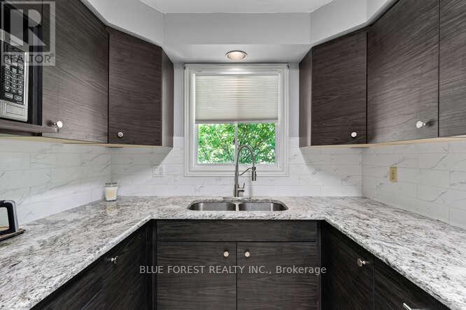 112 Elgin Avenue, Southwest Middlesex (Glencoe), Ontario  N0L 1M0 - Photo 14 - X12217149
