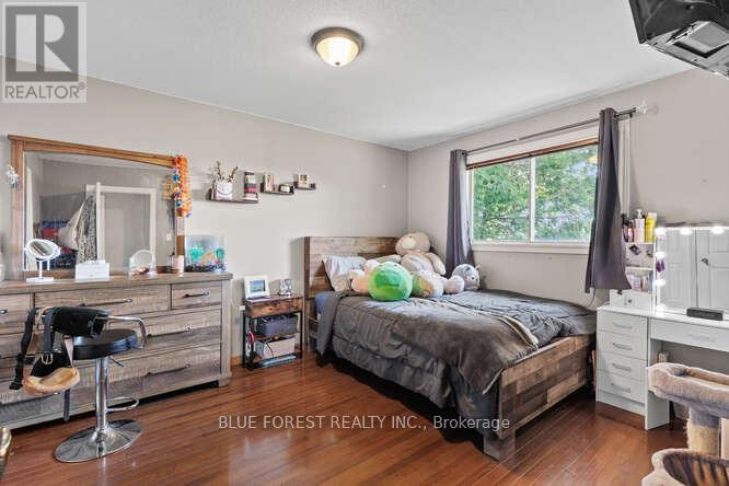 112 Elgin Avenue, Southwest Middlesex (Glencoe), Ontario  N0L 1M0 - Photo 16 - X12217149
