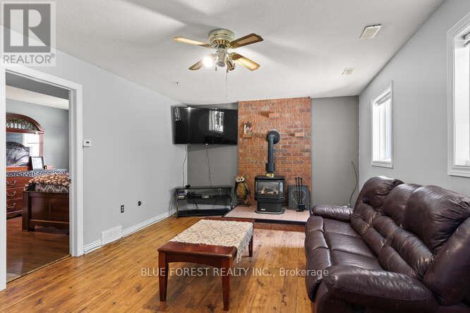 112 Elgin Avenue, Southwest Middlesex (Glencoe), Ontario  N0L 1M0 - Photo 23 - X12217149