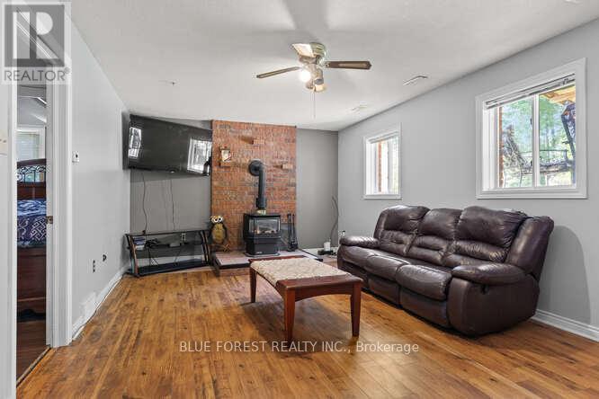 112 Elgin Avenue, Southwest Middlesex (Glencoe), Ontario  N0L 1M0 - Photo 24 - X12217149