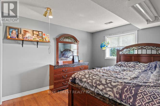 112 Elgin Avenue, Southwest Middlesex (Glencoe), Ontario  N0L 1M0 - Photo 25 - X12217149