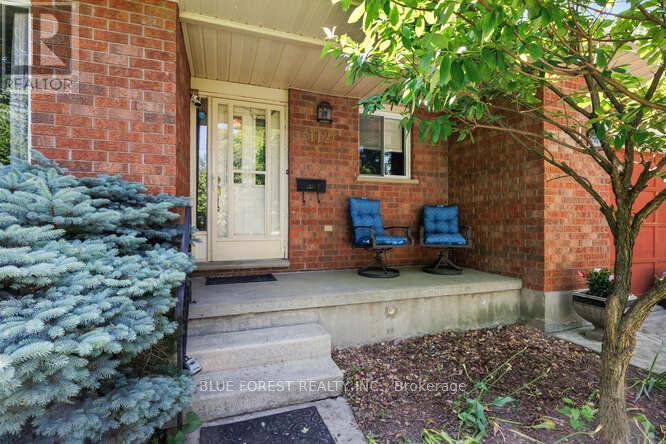 112 Elgin Avenue, Southwest Middlesex (Glencoe), Ontario  N0L 1M0 - Photo 3 - X12217149