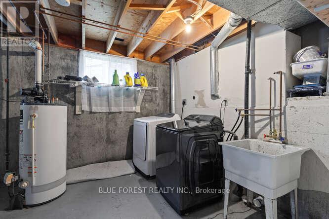 112 Elgin Avenue, Southwest Middlesex (Glencoe), Ontario  N0L 1M0 - Photo 31 - X12217149