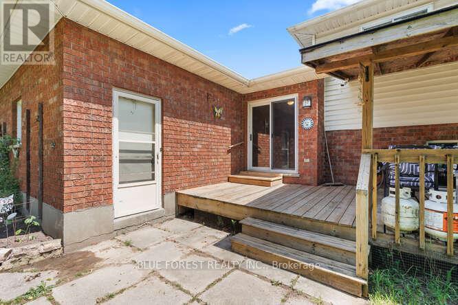 112 Elgin Avenue, Southwest Middlesex (Glencoe), Ontario  N0L 1M0 - Photo 33 - X12217149