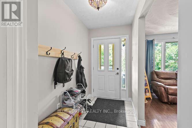 112 Elgin Avenue, Southwest Middlesex (Glencoe), Ontario  N0L 1M0 - Photo 4 - X12217149