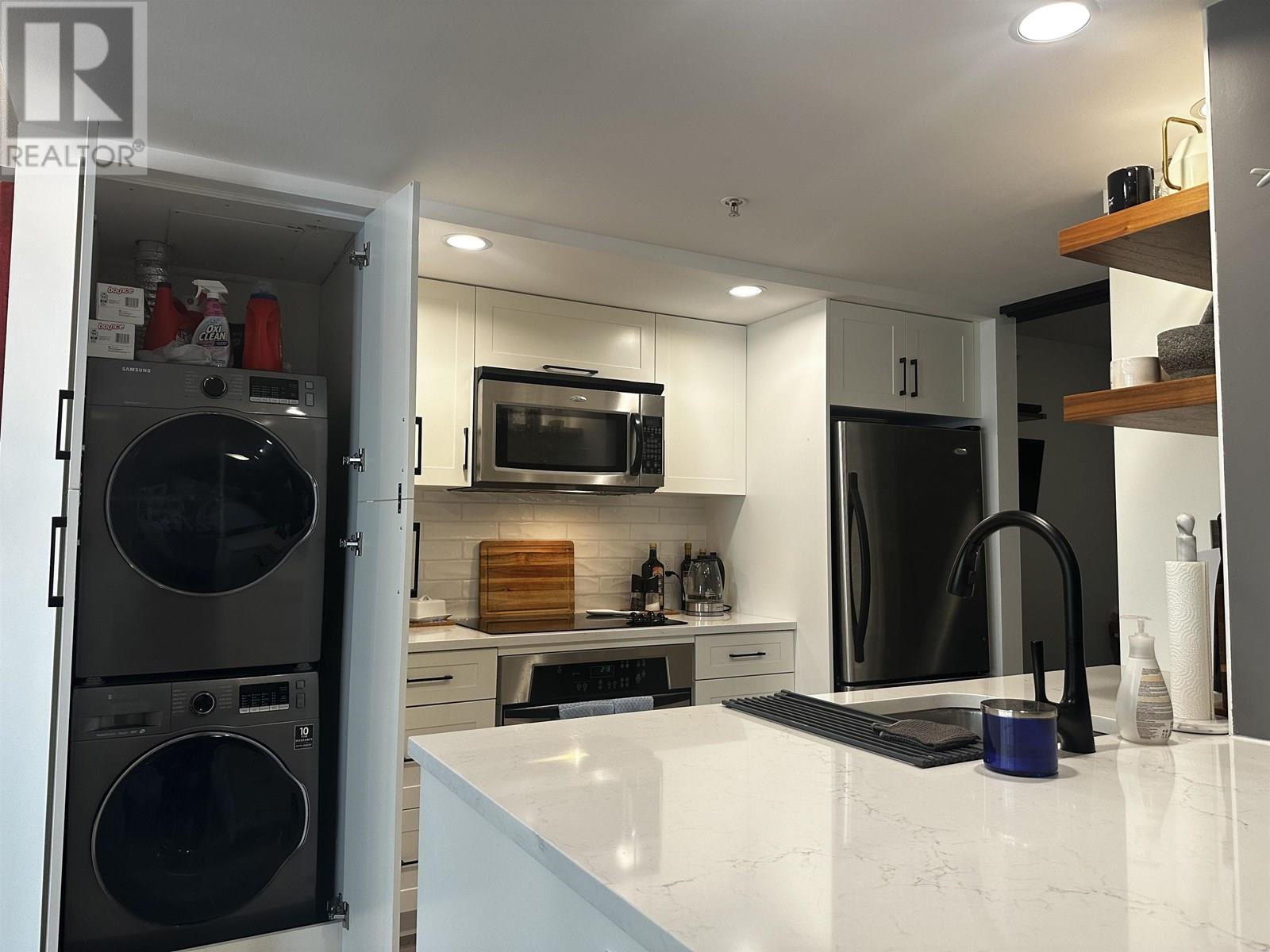 304 1255 Seymour Street, Vancouver, British Columbia  V6B 0H1 - Photo 2 - R2998279
