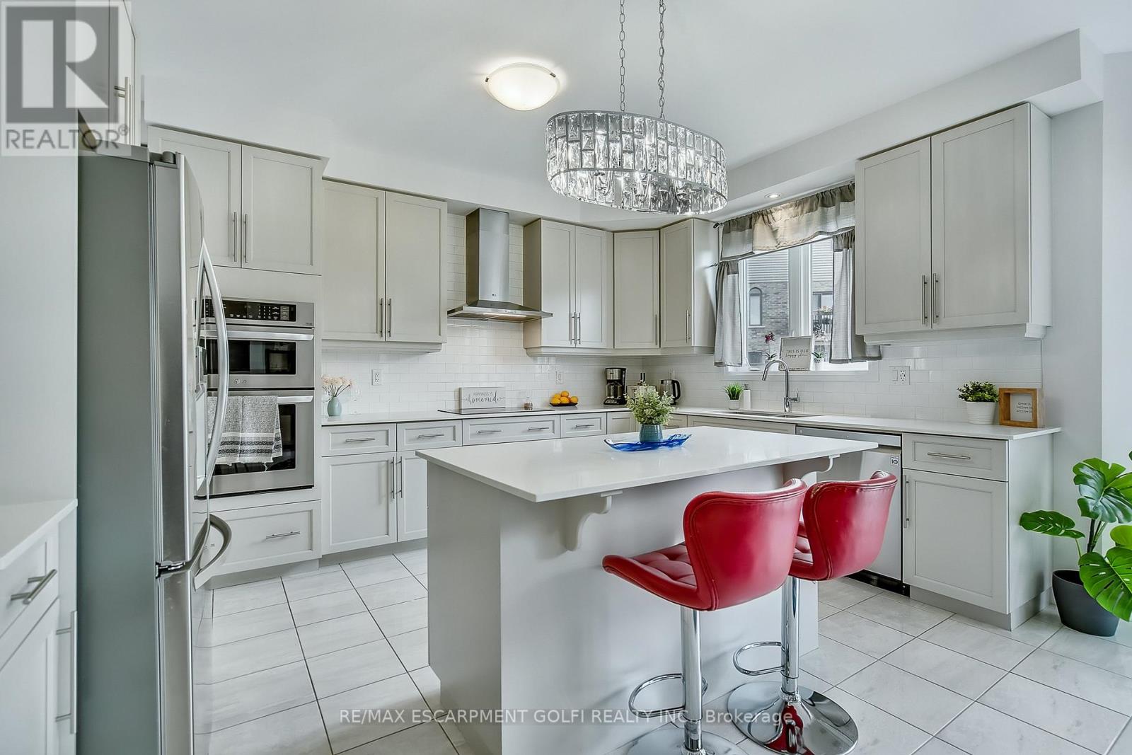 5062 Connor Drive, Lincoln, Ontario  L3J 0S1 - Photo 12 - X12216697