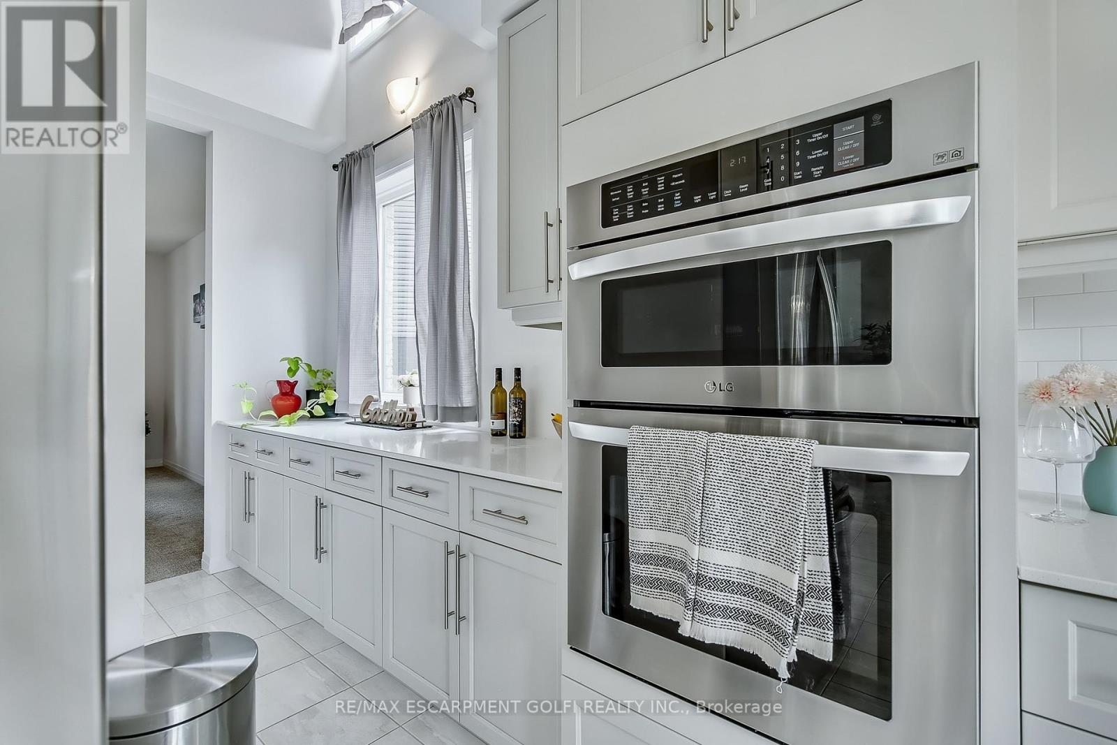 5062 Connor Drive, Lincoln, Ontario  L3J 0S1 - Photo 15 - X12216697