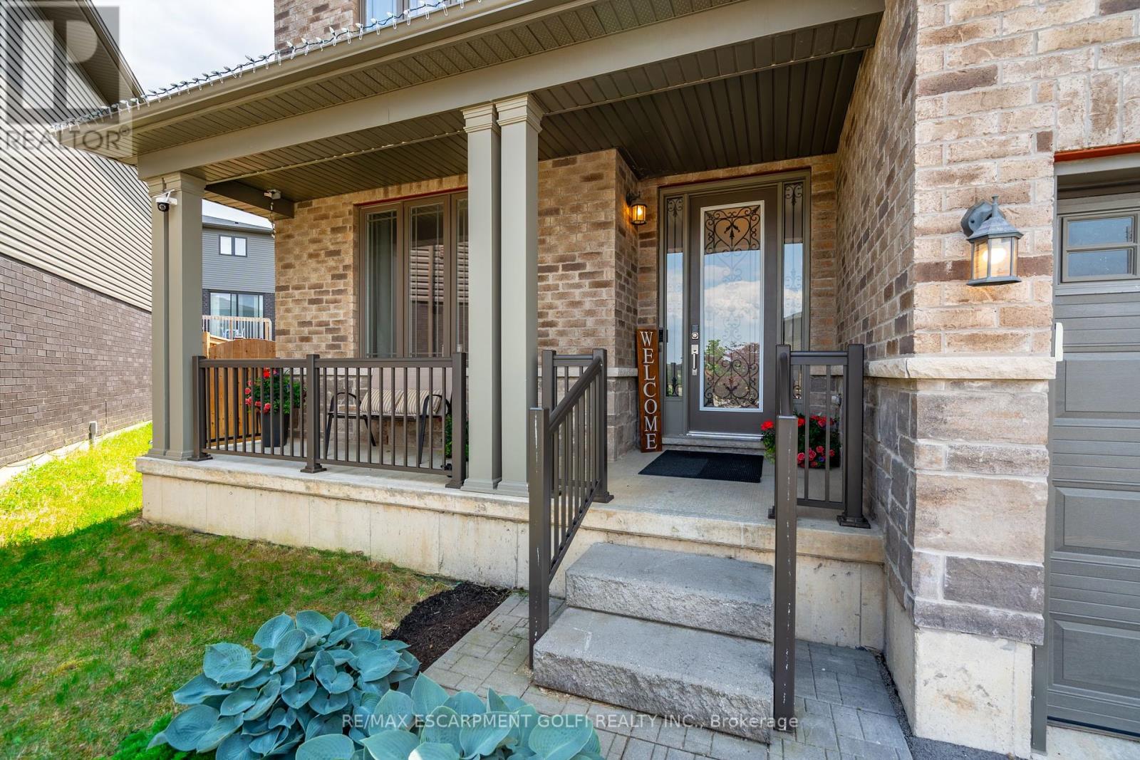 5062 Connor Drive, Lincoln, Ontario  L3J 0S1 - Photo 4 - X12216697