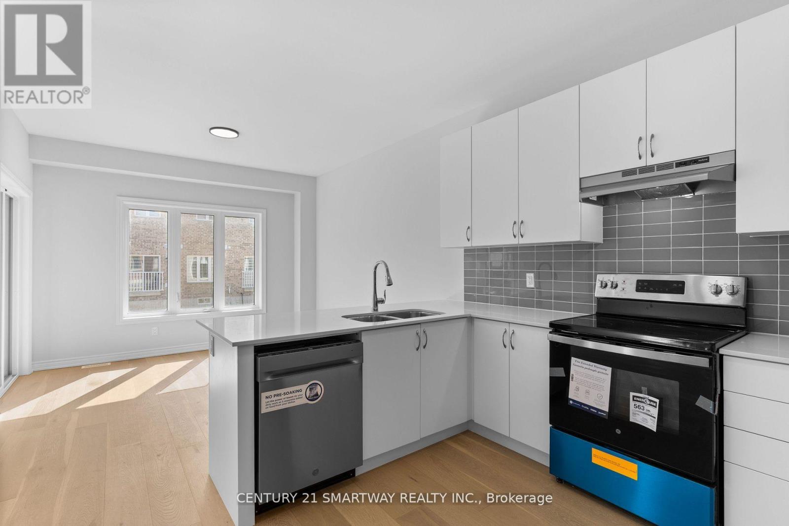 46 Huntsworth Avenue, Thorold, Ontario  L2V 5G7 - Photo 12 - X12216731