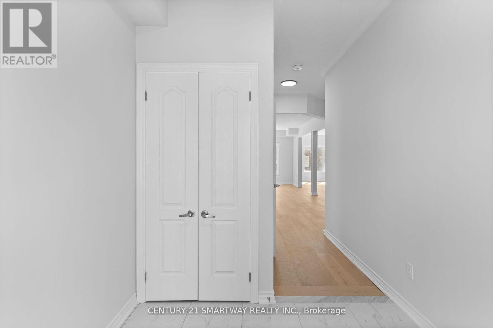 46 Huntsworth Avenue, Thorold, Ontario  L2V 5G7 - Photo 3 - X12216731