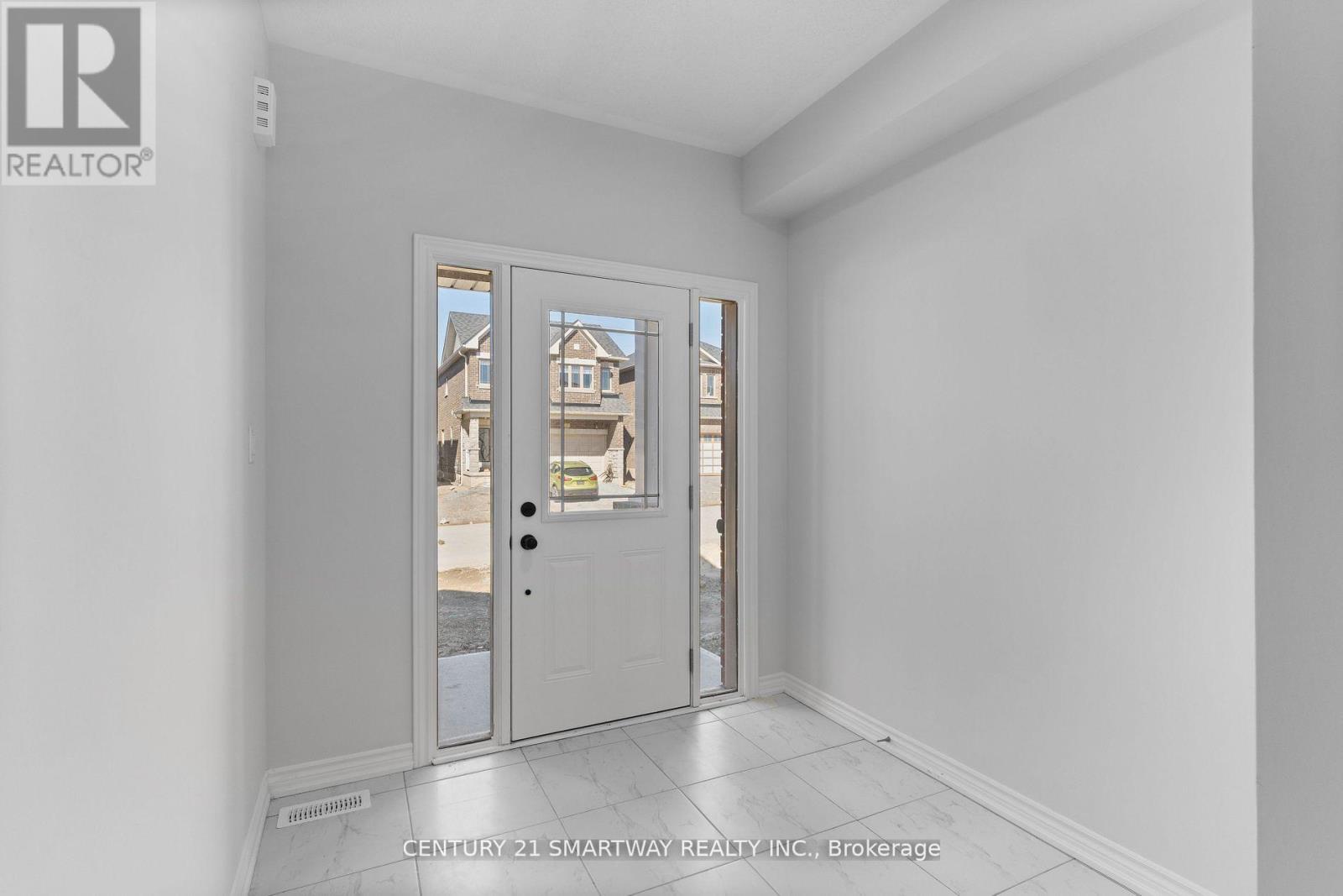 46 Huntsworth Avenue, Thorold, Ontario  L2V 5G7 - Photo 4 - X12216731