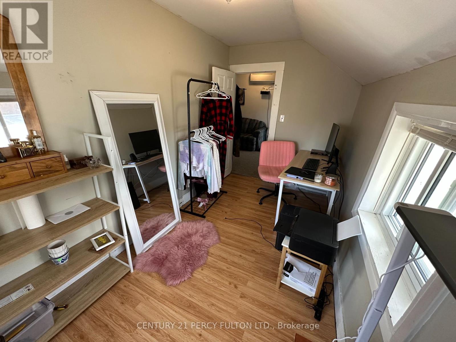 19 Pelham Street, Quinte West, Ontario  K8V 5A8 - Photo 10 - X12216795